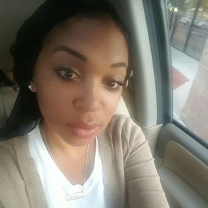 Meet your Posher, Dionne