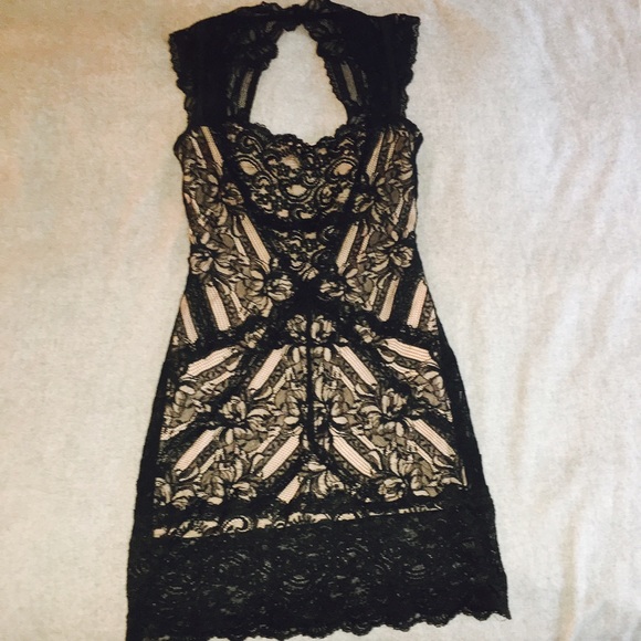 Lace Dress // Stretchy // Slimming!