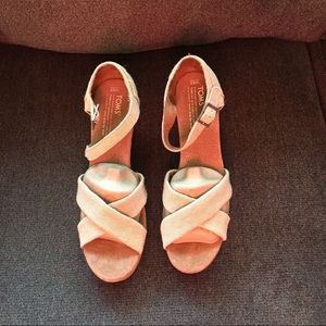 Natural color wedge heel Toms