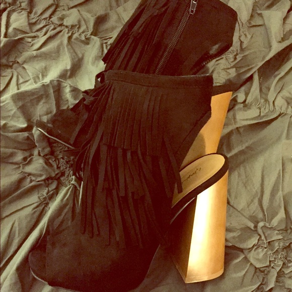 Black booties with fringe.