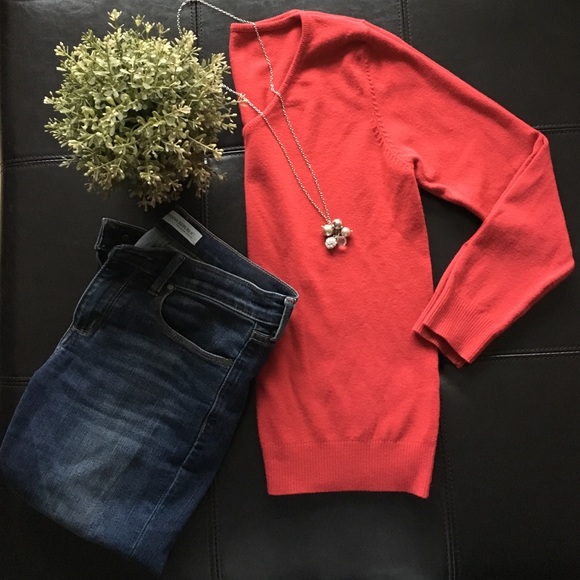 Classic v-neck Red Sweater