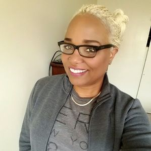 Meet your Posher, Evette