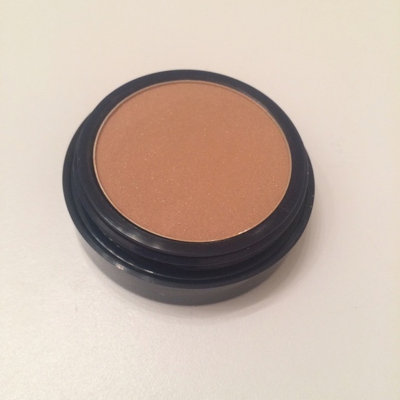 Estée Lauder Bronze Goddess Matte Bronzer - Picture 2 of 4
