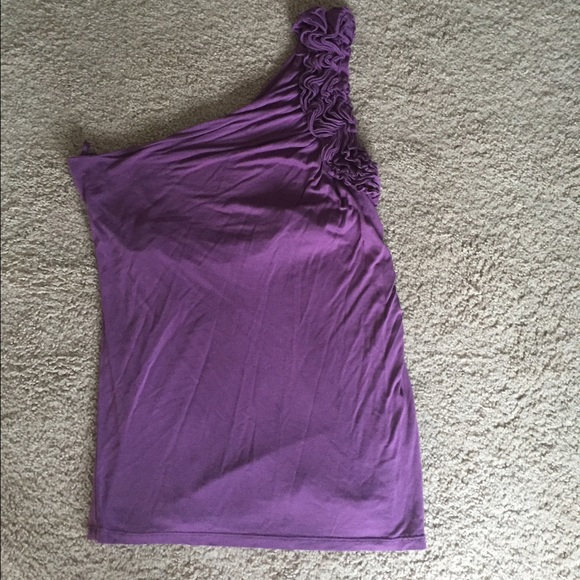 Adorable one shoulder top w build in shelf bra - Picture 2 of 3