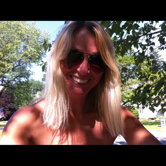 Meet your Posher, Connie - Picture 1 of 1