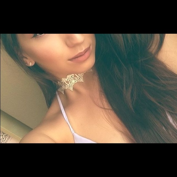 Lace Choker Necklace - Picture 2 of 3