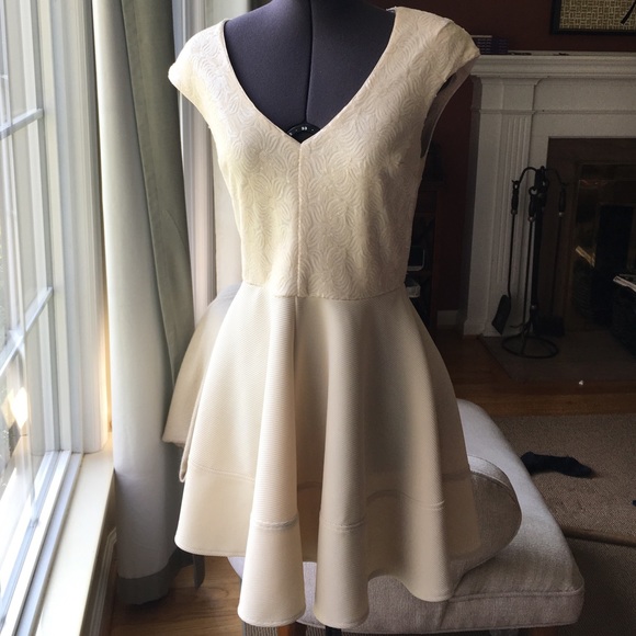Windsor Ivory Dress - Picture 1 of 4