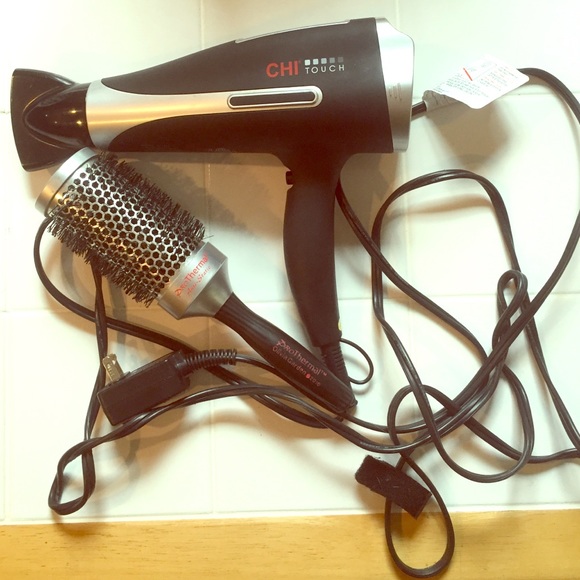 CHI TOUCH SCREEN PROFESSIONAL BLOWDRYER AND BRUSH