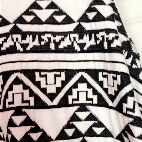 Black and white Aztec shift dress - Picture 2 of 2