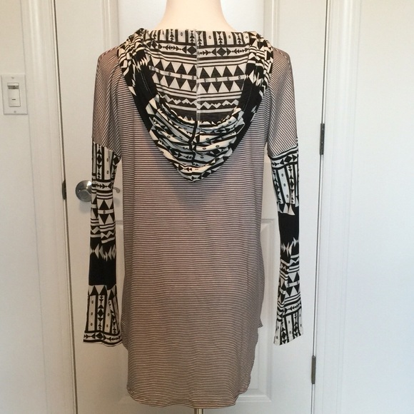 GOING FAST  Black Taupe Ivory Stripe Aztec Top - Picture 2 of 4