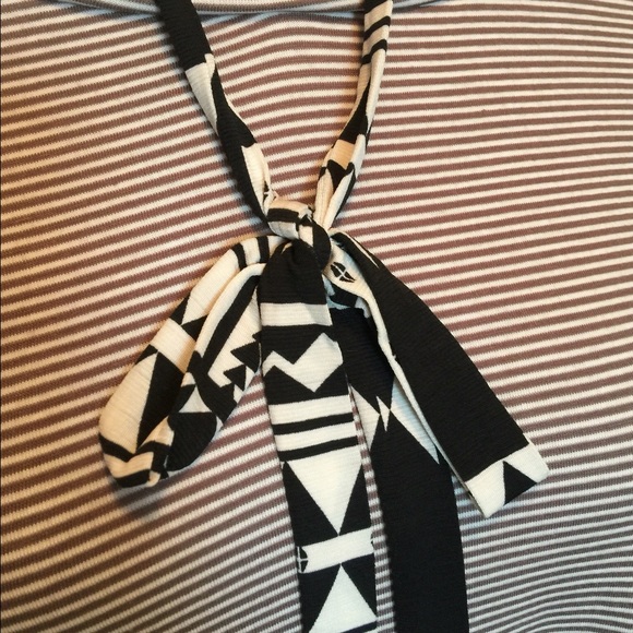 GOING FAST  Black Taupe Ivory Stripe Aztec Top - Picture 4 of 4
