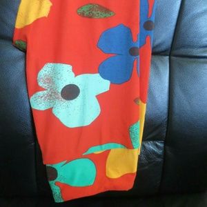 Lularoe OS leggings.