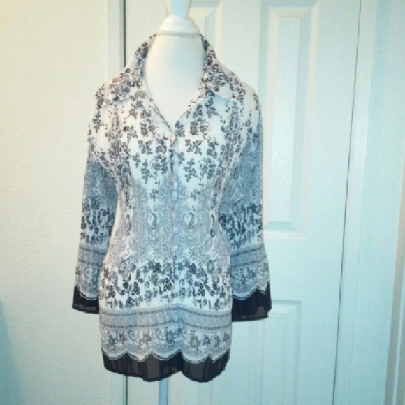 Black And White print shirt/blouse
