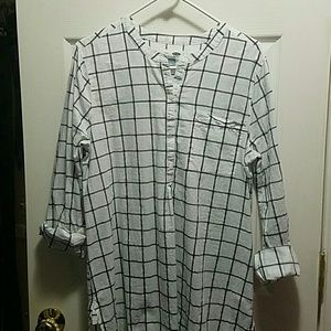 Black and white tunic, excellent condition!