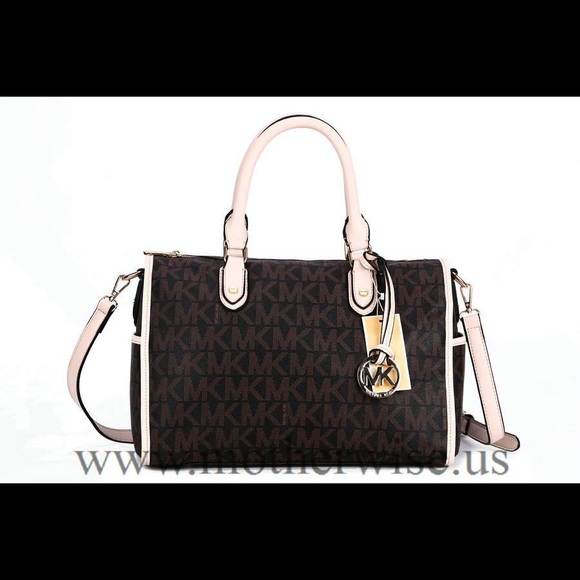 ****ISO**** Michael kors large or medium Hamilton