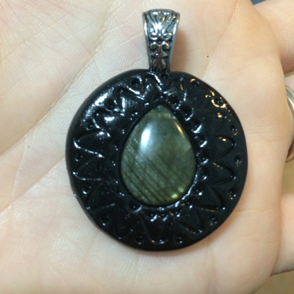 Handmade clay & Labradorite mandala pendant - Picture 3 of 4