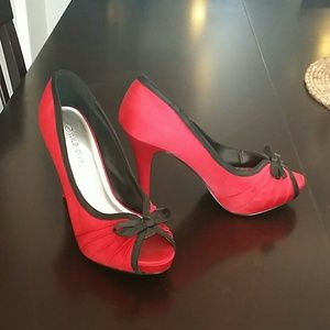Wild Diva Red Pumps