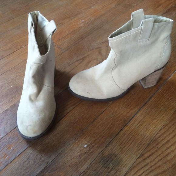 Express beige cowgirl booties