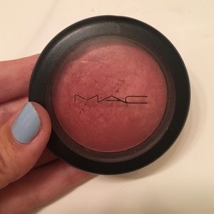 MAC "gleeful" blush🤗