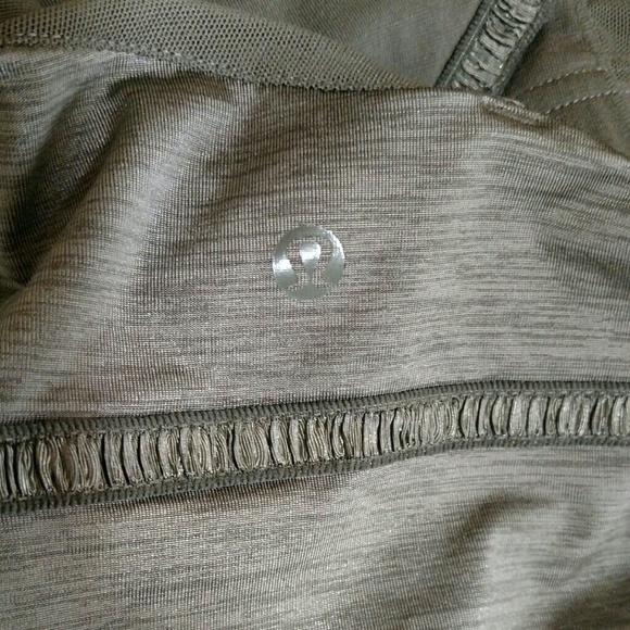 Sold Lululemon tank size 6 - Picture 3 of 4