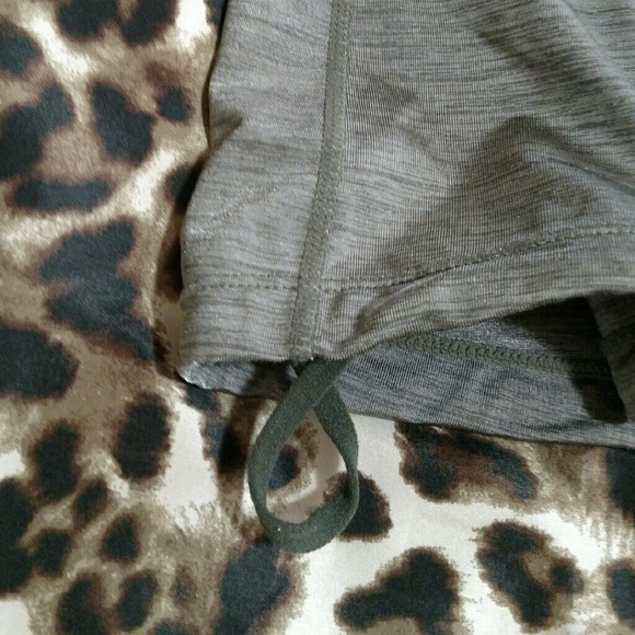 Sold Lululemon tank size 6 - Picture 4 of 4