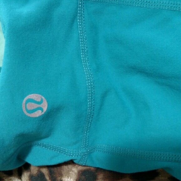 SOLDLululemon tank 6 - Picture 3 of 3