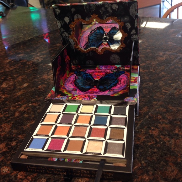 Urban Decay , "Alice through the Looking Glass"
