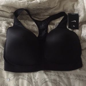 NWT Nike sports bra NEVER WORN