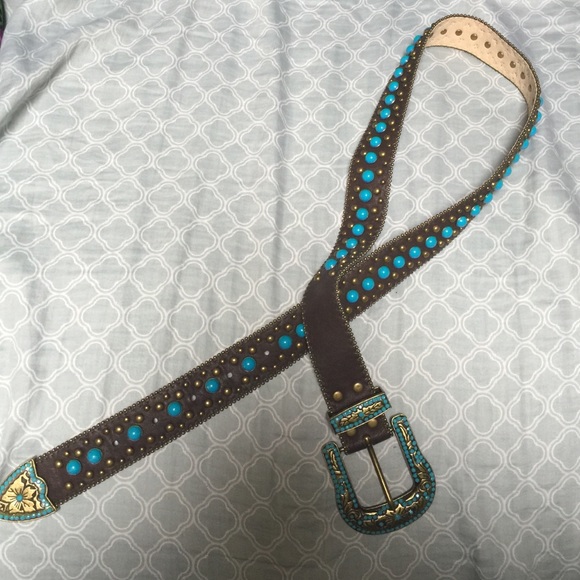 Beautiful statement belt ☮