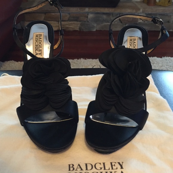 NEW Badgley Mischika black pumps w/ dust bag!
