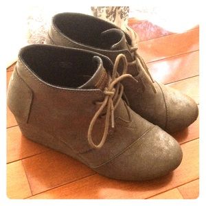 Toms Size 8 Booties