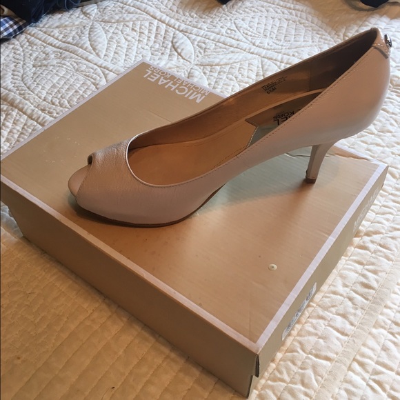 *SOLD* Michael kors pumps