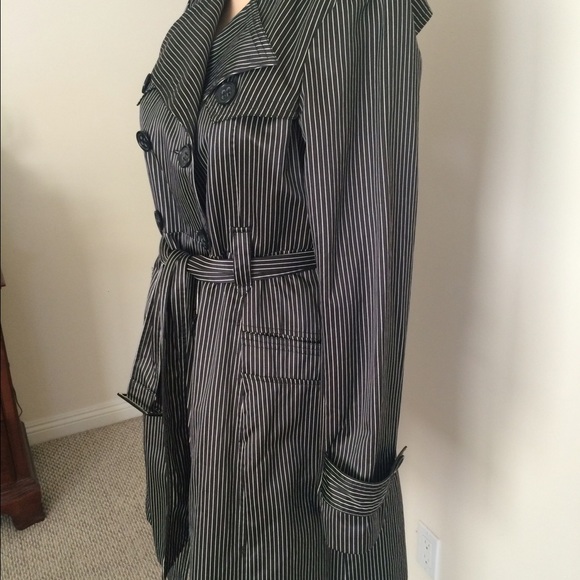 Bebe Trench Coat🌷 - Picture 2 of 3