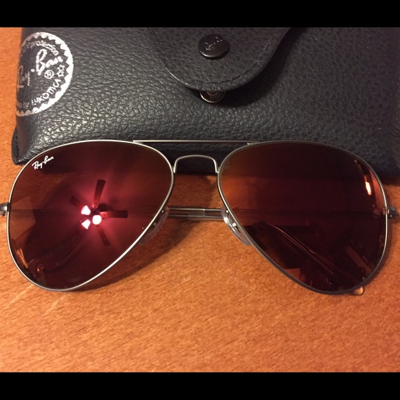 Red mirror Ray Ban aviators