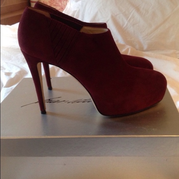 Gorgeous burgundy Brian Atwood booties - Picture 4 of 4