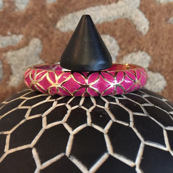 Gold Toned Raspberry Pink Enamel Bracelet✨SOLD✨ - Picture 2 of 3