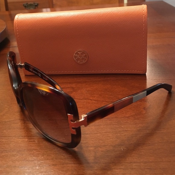 *SOLD* Tory burch sunglasses - Picture 2 of 4