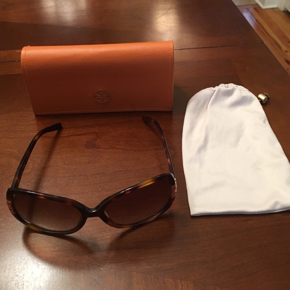 *SOLD* Tory burch sunglasses - Picture 3 of 4