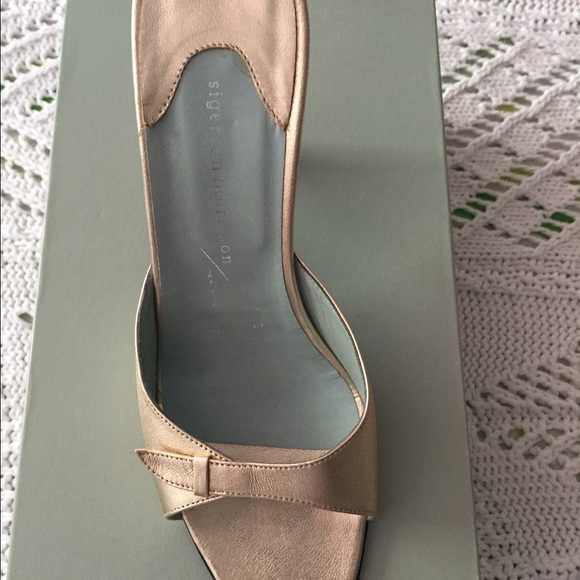 Shoes - Picture 3 of 4