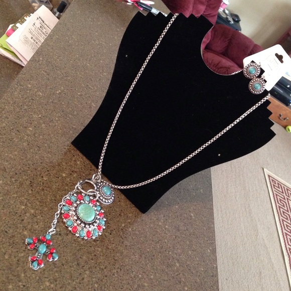 Turquoise and Red - Picture 3 of 3