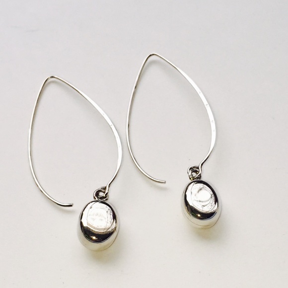 Dangle earrings