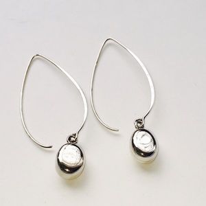 Dangle earrings