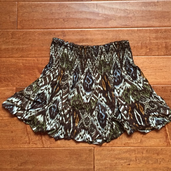 Lily white skirt with pattern
