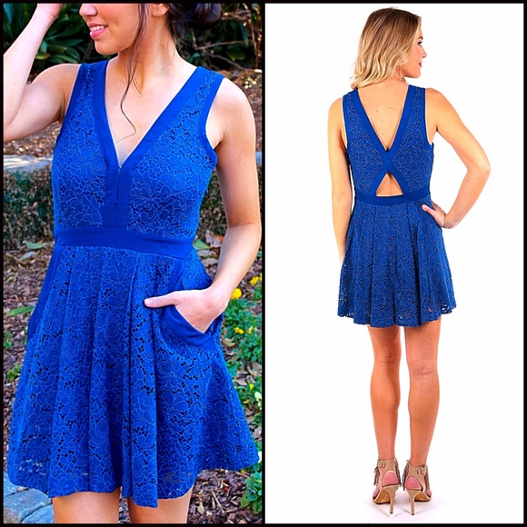 ❗️1-HOUR SALE❗️FREE PEOPLE Lace Dress - Picture 2 of 4