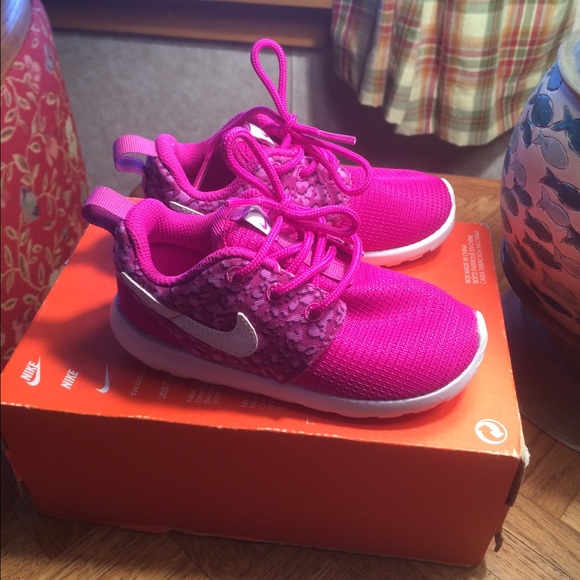 Girls Nike Roshe NWT