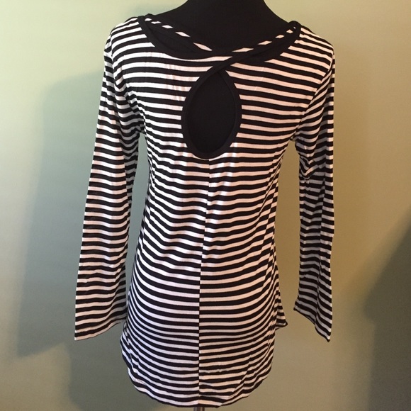 Last one! New key hole back striped top - Picture 3 of 4