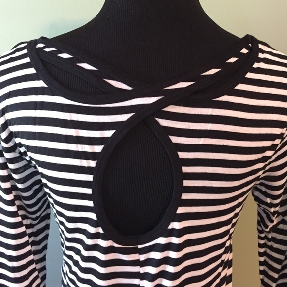 Last one! New key hole back striped top - Picture 4 of 4