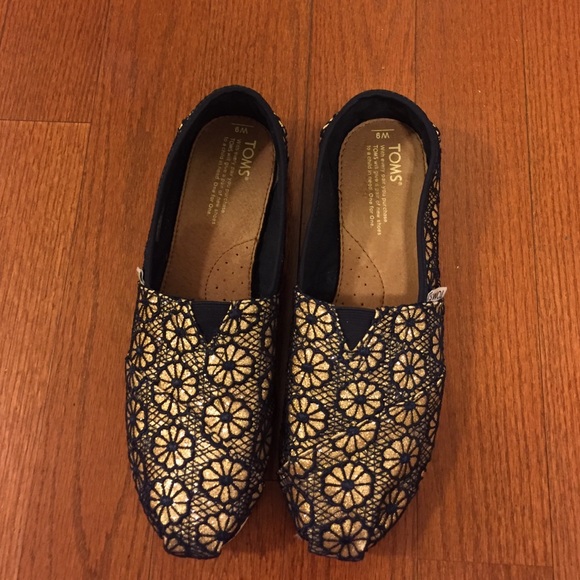 Toms size 9