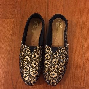 Toms size 9