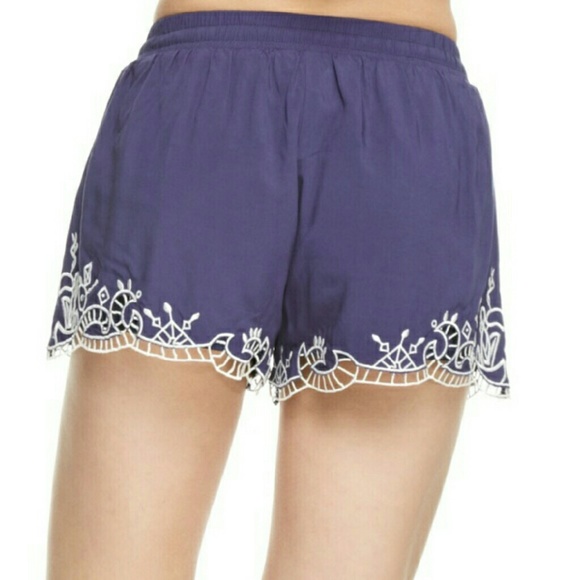❤️HP❤️ ⚡️Blowout⚡️Navy embroidered hem shorts - Picture 3 of 3